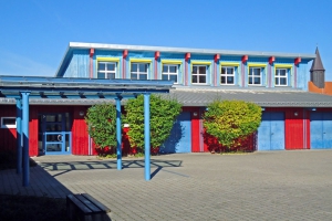 Schulgebäude Außenansicht